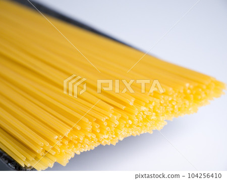 煮之前的意大利麵條乾麵條 104256410