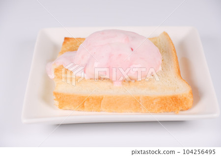 Toast bread with strawberry ice cream Toast bread with strawberry ice cream 104256495