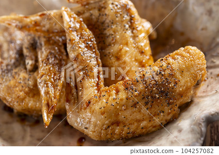 delicious chicken wings 104257082