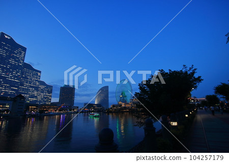 Cityscape of Yokohama, the silhouette city of the future city wrapped in twilight Cityscape of Yokohama, the silhouette city of the future city wrapped in twilight 104257179
