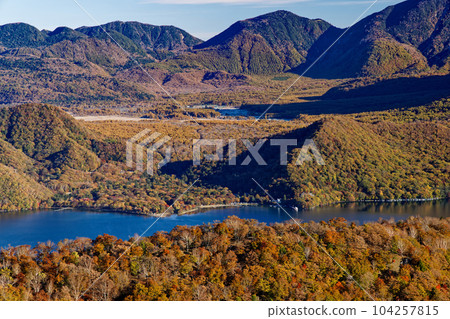 從奧日光和社山嶺看到的龍頭瀑布和戰場原 從奧日光和社山嶺看到的龍頭瀑布和戰場原 104257815