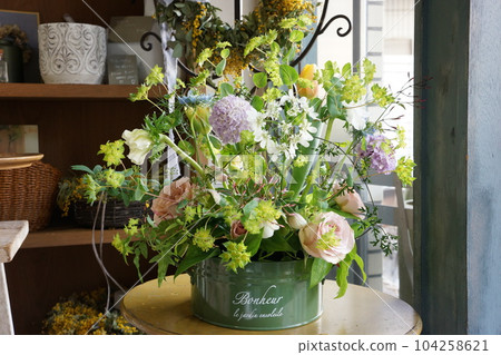 Flower arrangement of spring (March) flowers 104258621