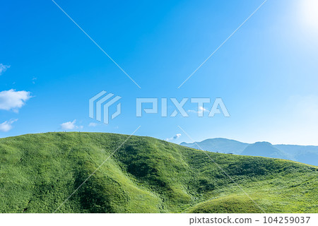 Mount Omuro and the sky 104259037
