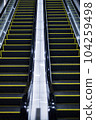 Escalator 104259498