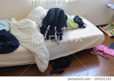 凌亂的房間 凌亂的房間 104261165