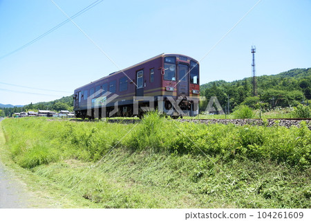 Shigaraki Kogen Railway (Between Kumoi Station and Imperial Order Station) [Shigaraki Town, Koka City, Shiga Prefecture] 104261609
