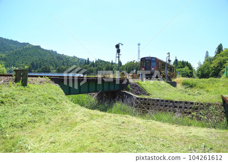 Shigaraki Kogen Railway (Between Kumoi Station and Imperial Order Station) [Shigaraki Town, Koka City, Shiga Prefecture] 104261612