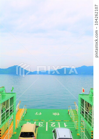 從廣島縣竹原市乘坐渡輪前往大崎上島。 104262107