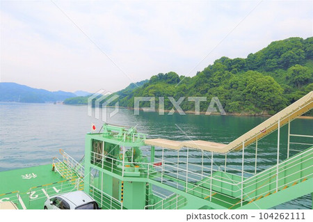 從廣島縣竹原市乘坐渡輪前往大崎上島。 從廣島縣竹原市乘坐渡輪前往大崎上島。 104262111