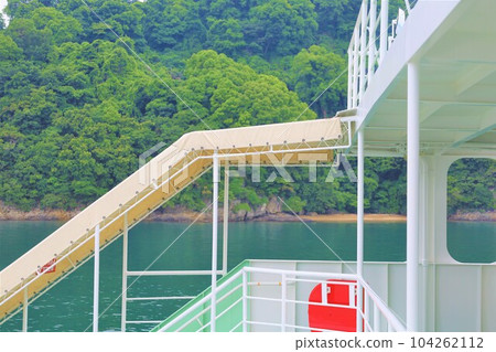 從廣島縣竹原市乘坐渡輪前往大崎上島。 從廣島縣竹原市乘坐渡輪前往大崎上島。 104262112