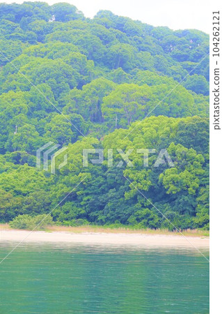 從廣島縣竹原市乘坐渡輪前往大崎上島。 104262121