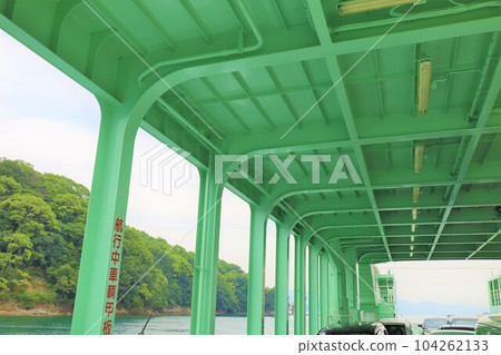 從廣島縣竹原市乘坐渡輪前往大崎上島。 104262133