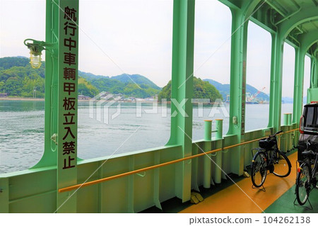 從廣島縣竹原市乘坐渡輪前往大崎上島。 從廣島縣竹原市乘坐渡輪前往大崎上島。 104262138