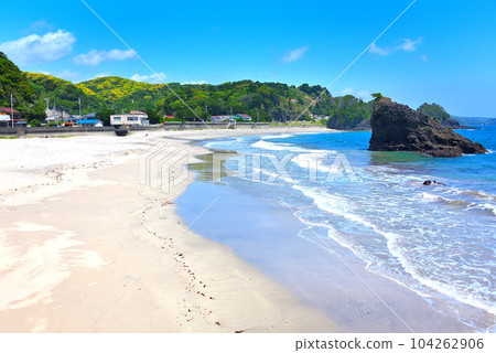 伊豆半島/塔牛海灘/白沙透明的美麗海灘/靜岡縣東伊豆町(2) 104262906