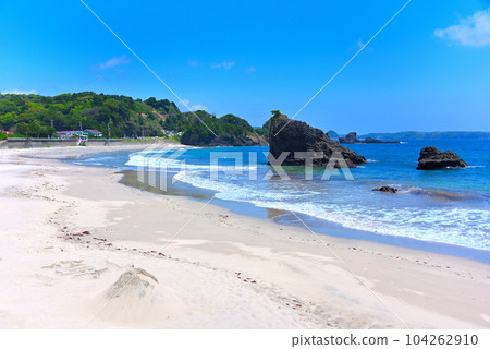 Izu Peninsula/Tagyu Beach/Waves rushing to the sandy mountain made of white sand, image of a beautiful beach/Higashiizu Town, Shizuoka Prefecture(2) Izu Peninsula/Tagyu Beach/Waves rushing to the sandy mountain made of white sand, image of a beautiful beach/Higashiizu Town, Shizuoka Prefecture(2) 104262910