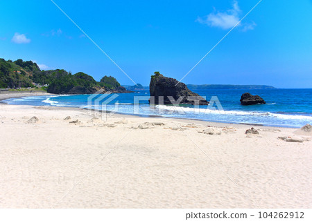 Izu Peninsula/Tagyu Beach/Waves rushing to the sandy mountain made of white sand, image of a beautiful beach/Higashiizu Town, Shizuoka Prefecture(4) Izu Peninsula/Tagyu Beach/Waves rushing to the sandy mountain made of white sand, image of a beautiful beach/Higashiizu Town, Shizuoka Prefecture(4) 104262912