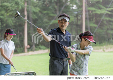 Teachers and students who play golf school, golf lessons, golf classes Teachers and students who play golf school, golf lessons, golf classes 104263056