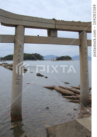 從蘆屋町卡里奧神社水下鳥居看到的堂山 104263384