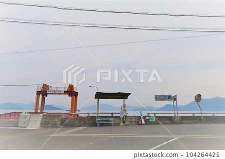 Osakikamijima in the Seto Inland Sea, crossed by ferry from Mihara City, Hiroshima Prefecture, is a calm, retro and nostalgic island of Kie and shipbuilding. 104264421