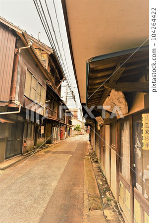 瀨戶內海的大崎上島,從廣島縣三原市乘渡輪穿過,是一座平靜、復古、懷舊的吉惠和造船島。 瀨戶內海的大崎上島,從廣島縣三原市乘渡輪穿過,是一座平靜、復古、懷舊的吉惠和造船島。 104264422