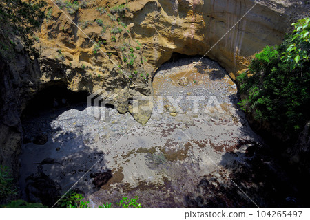 Izu Peninsula, Minamiizu, Heart Spot, Ryugu Cave, which looks heart-shaped when looking down from the promenade, Shimoda City, Shizuoka Prefecture (3) 104265497