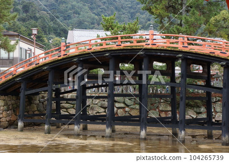 嚴島神社的可吸收的橋樑 嚴島神社的可吸收的橋樑 104265739