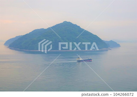 Travel from Takehara, Hiroshima Prefecture to Osaki Daizo From the room of Kinoe Onsen Hotel Seifukan A fantastic view of the sea and Oshita Island in the Seto Inland Sea 104266072