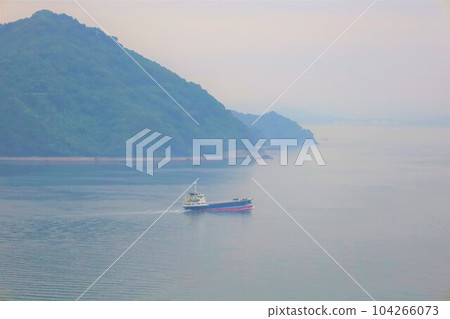 Travel from Takehara, Hiroshima Prefecture to Osaki Daizo From the room of Kinoe Onsen Hotel Seifukan A fantastic view of the sea and Oshita Island in the Seto Inland Sea 104266073
