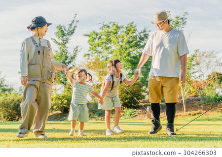 Family and family playing at the campsite (outdoor, travel, leisure, picnic) 104266303
