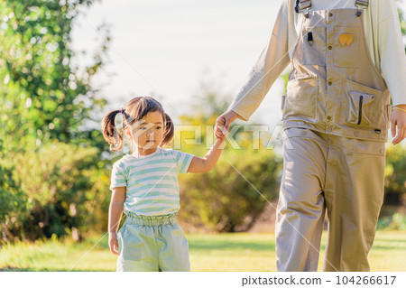 Parents and children walking in parks and campsites 104266617