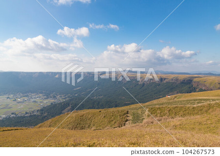 Aso in late autumn, the outer rim of Mt. Aso in late autumn, the outer rim of Mt. 104267573