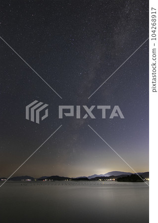 瀨戶內海的秋天星空,銀河向西傾斜 瀨戶內海的秋天星空,銀河向西傾斜 104268917