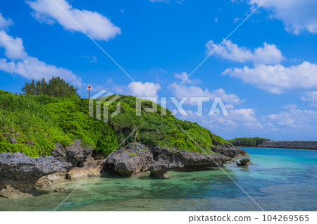 Okinawa Kudaka Island Island of the Gods, an island road where nature remains Okinawa Kudaka Island Island of the Gods, an island road where nature remains 104269565