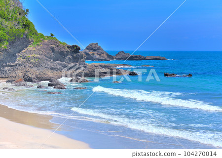 Image of the coast of Izu Peninsula and Minamiizu, landscape of white sandy beach between Kisami Ohama and Goishigahama, Shimoda City, Shizuoka Prefecture (5) 104270014