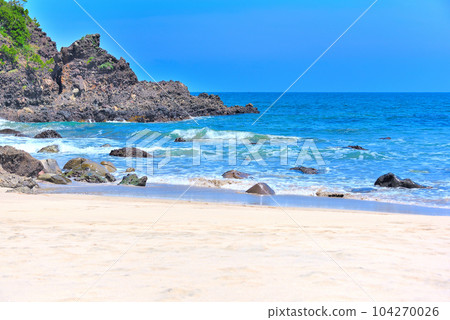 Image of waves on the coast of Izu Peninsula, Minamiizu, Shimoda City, Shizuoka Prefecture, between Kisami Ohama and Goishigahama (6) Image of waves on the coast of Izu Peninsula, Minamiizu, Shimoda City, Shizuoka Prefecture, between Kisami Ohama and Goishigahama (6) 104270026