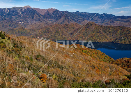 Lake Chuzenji and Mt. Nikko-Shirane seen from the ridgeline between Oku-Nikko, Mt. Lake Chuzenji and Mt. Nikko-Shirane seen from the ridgeline between Oku-Nikko, Mt. 104270120