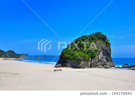伊豆半島、南伊豆、木佐美大浜海灘,因寬敞而優雅的氛圍而深受外國人歡迎的沙灘,靜岡縣下田市 (1) 伊豆半島、南伊豆、木佐美大浜海灘,因寬敞而優雅的氛圍而深受外國人歡迎的沙灘,靜岡縣下田市 (1) 104270843