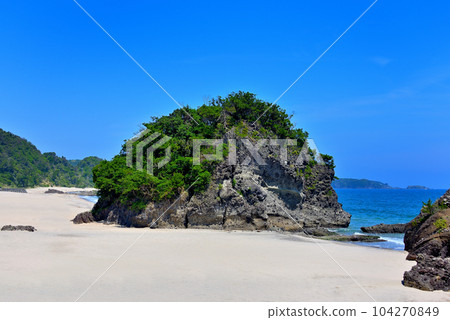 Izu Peninsula/Minamiizu/Kisami Ohama Beach/Elegant white sand beach popular with foreigners/Shimoda City, Shizuoka Prefecture(5) 104270849
