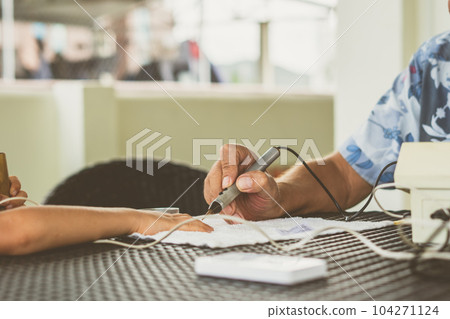 Vegetative resonance testing method of electroacupuncture diagnostics of human diseases, hand electrodes metal probe 104271124