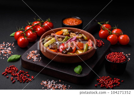 Delicious fresh vegetarian salad with tomatoes, green beans, eggplant and pepper 104271352