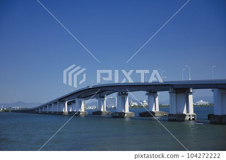 晴朗的天氣和琵琶湖大橋4(橫向構圖) 晴朗的天氣和琵琶湖大橋4(橫向構圖) 104272222