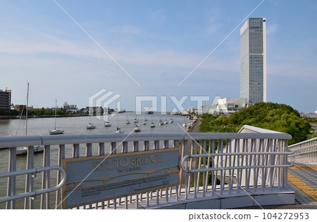 Scenery of the Shinano River in fine weather, Niigata Scenery of the Shinano River in fine weather, Niigata 104272953