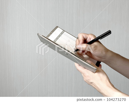 用筆在日程本上手寫 104273270