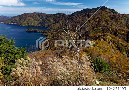 從奧日光和富士山看到的中禪寺湖和半月山 104273495