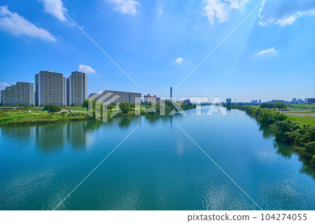 A view of the southeast side from the gas bridge that spans Nakahara Ward, Kawasaki City and Ota Ward, Tokyo (Tama River, Shimomaruko 2-chome, Tamagawa Ohashi Bridge, etc.) A view of the southeast side from the gas bridge that spans Nakahara Ward, Kawasaki City and Ota Ward, Tokyo (Tama River, Shimomaruko 2-chome, Tamagawa Ohashi Bridge, etc.) 104274055