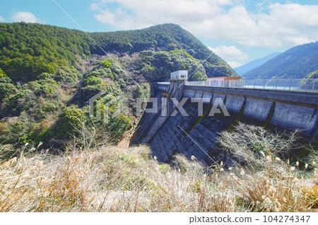Rikimaru Dam, a multi-purpose dam in Miyawaka City, Fukuoka Prefecture Rikimaru Dam, a multi-purpose dam in Miyawaka City, Fukuoka Prefecture 104274347