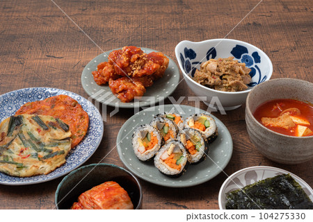 Korean Cuisine Gimbap Kimchi Yangnyeom Chicken Pancake Bulgogi Sundubu Jjigae 104275330