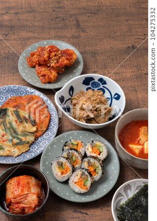 韓國料理 紫菜包飯 泡菜 養蓮 雞肉煎餅 烤肉 炸雞湯 104275332