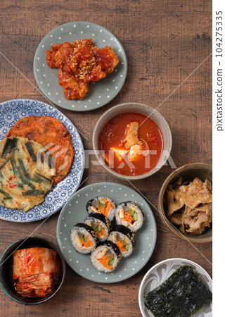 Korean Cuisine Gimbap Kimchi Yangnyeom Chicken Pancake Bulgogi Sundubu Jjigae 104275335