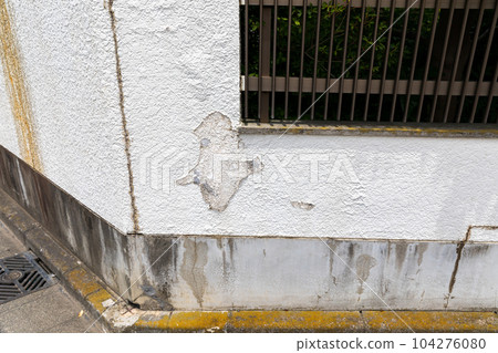 Peeling paint on block wall Peeling paint on block wall 104276080